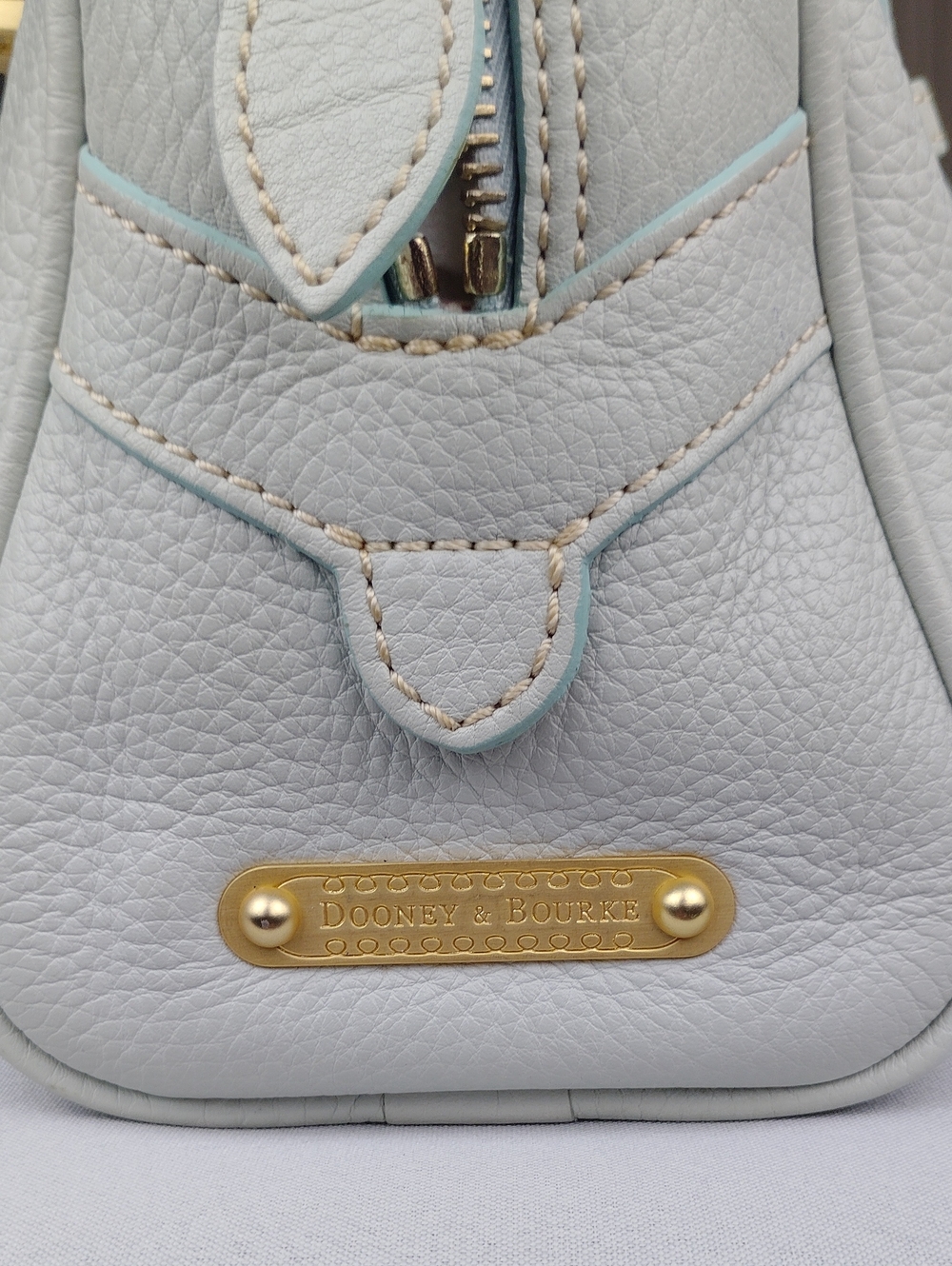 Dooney & Bourke Women's Tote Handbag. - Picture 4 of 16